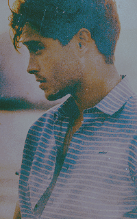 Hommes Tumblr_patu7b4B3a1uv9281o9_250