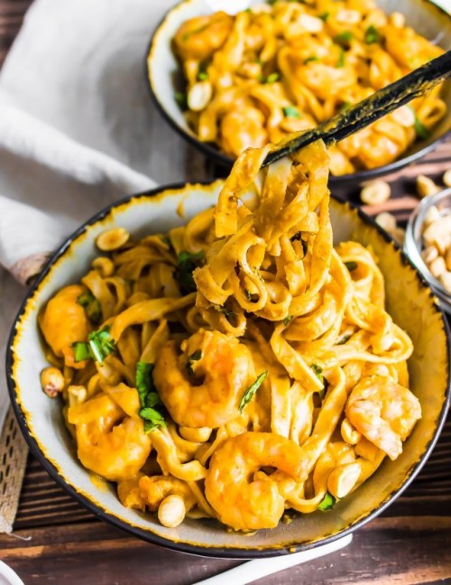 savorytoothgirl:SPICED PUMPKIN PEANUT SHRIMP THAI NOODLES