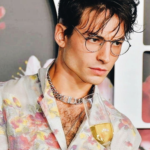 ezra miller twitter icons | Tumblr