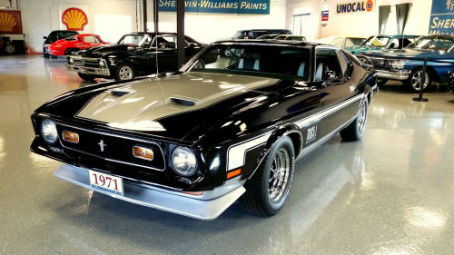 americanclassicmusclecars:1971 Ford Mustang Mach 1 BRIGHT BLUE...