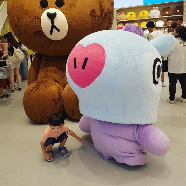 All About BTS — #Photo_with_Mang #망 #BT21 #Linefriends #망과함께...