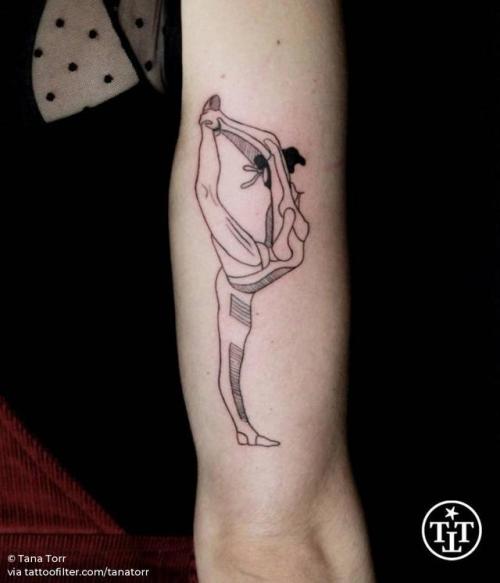 By Tana Torr, done at 19:28 Tattoo Club, Berlin.... fine line;line art;tricep;dancer;facebook;blackwork;twitter;profession;tanatorr;medium size