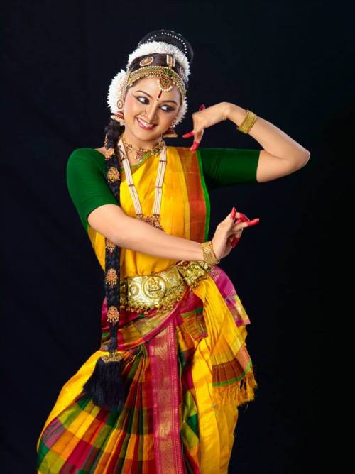 keralaatheart: Manju Warrier & Dance - Bharatanatyam Dancers