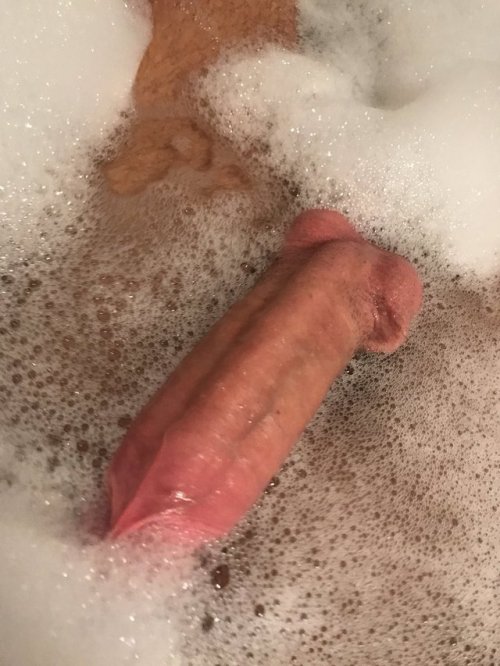 portdad71:thick8by8:Hot body with nice big cock!Delicious...