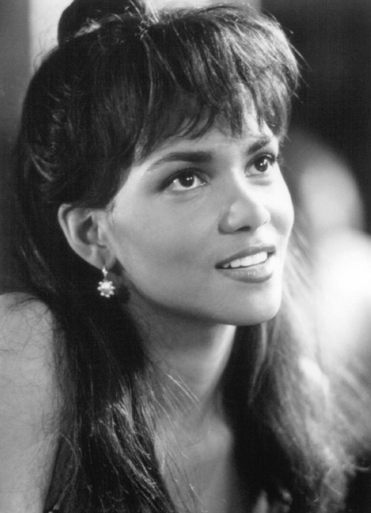 90's Club Kid | Halle Berry in “The Program” (1993)