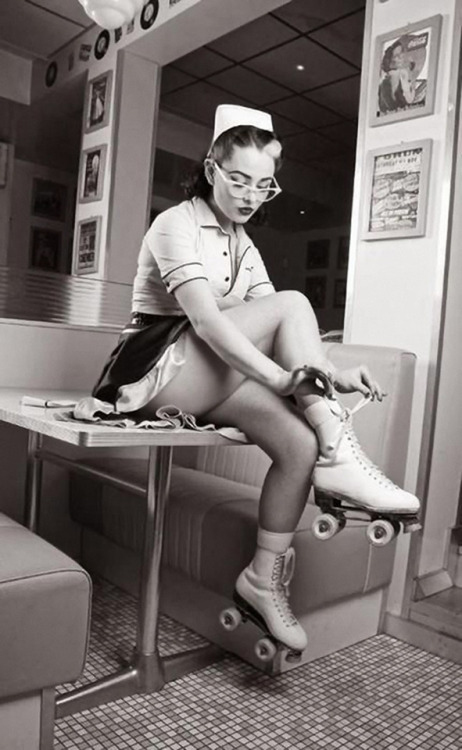 my-retro-vintage:Pin-up roller girl   1950s