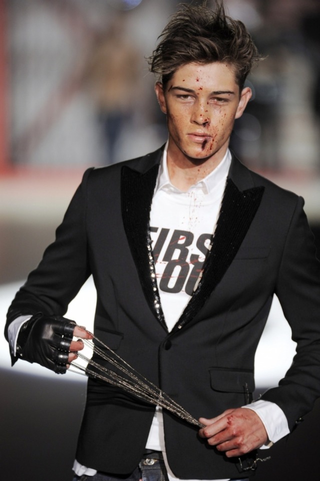 on the runway — Francisco Lachowski at Dsquared2 FW 2010