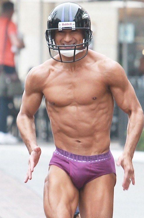 ifyouwantityoucangetitt:lamarworld:Mario Lopez & his...