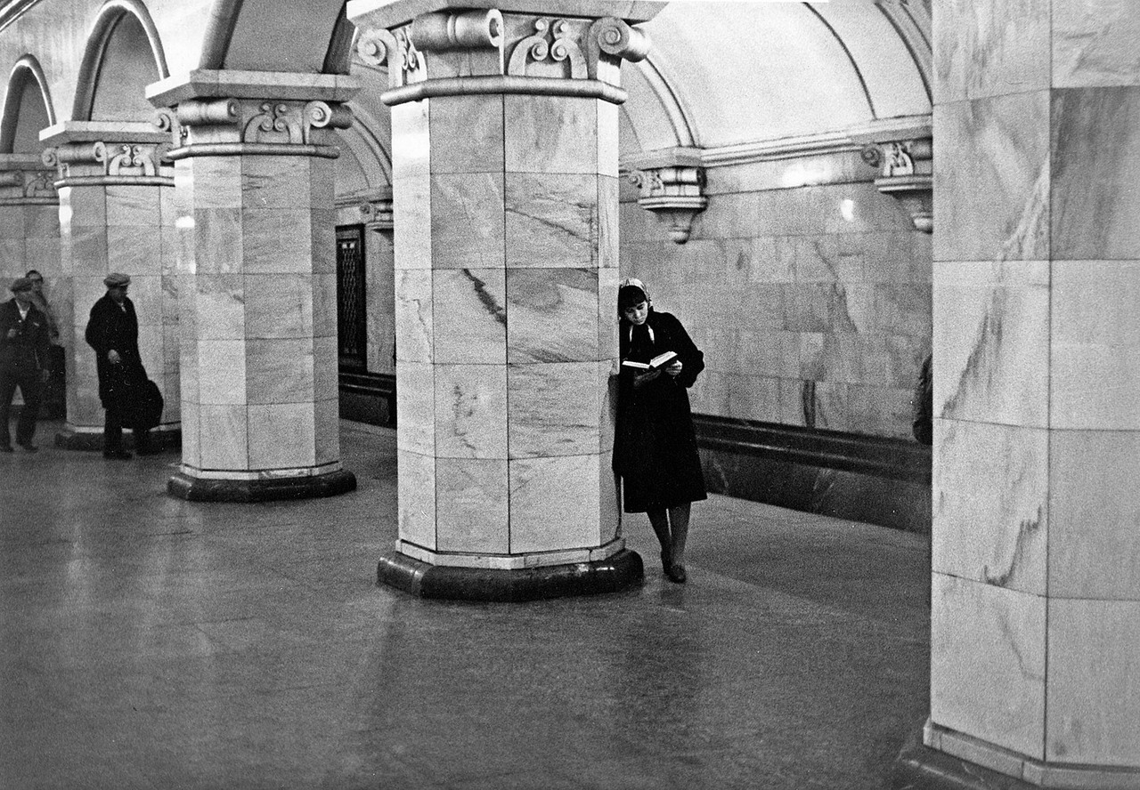 Komsomolskaya metro station in Moscow (1980)