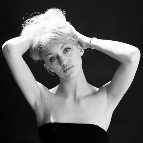 flamingoezred:miss-vanilla:Goldie Hawn photographed by...