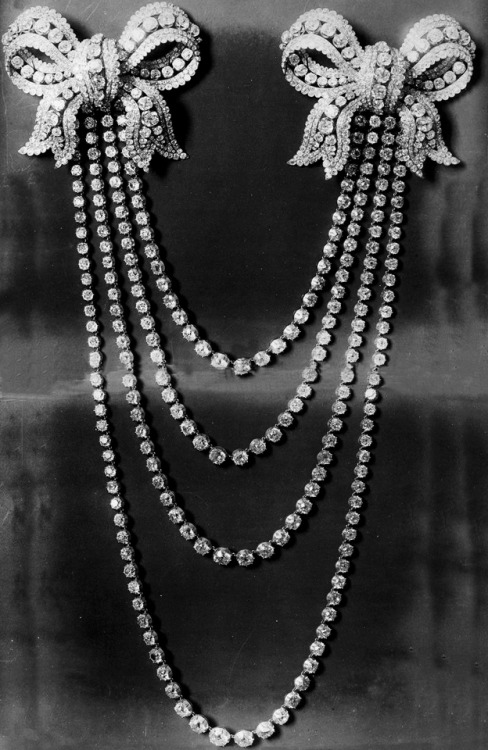 Empress Eugénie of the French’s pair of shoulder... - The St. Andrew Knot