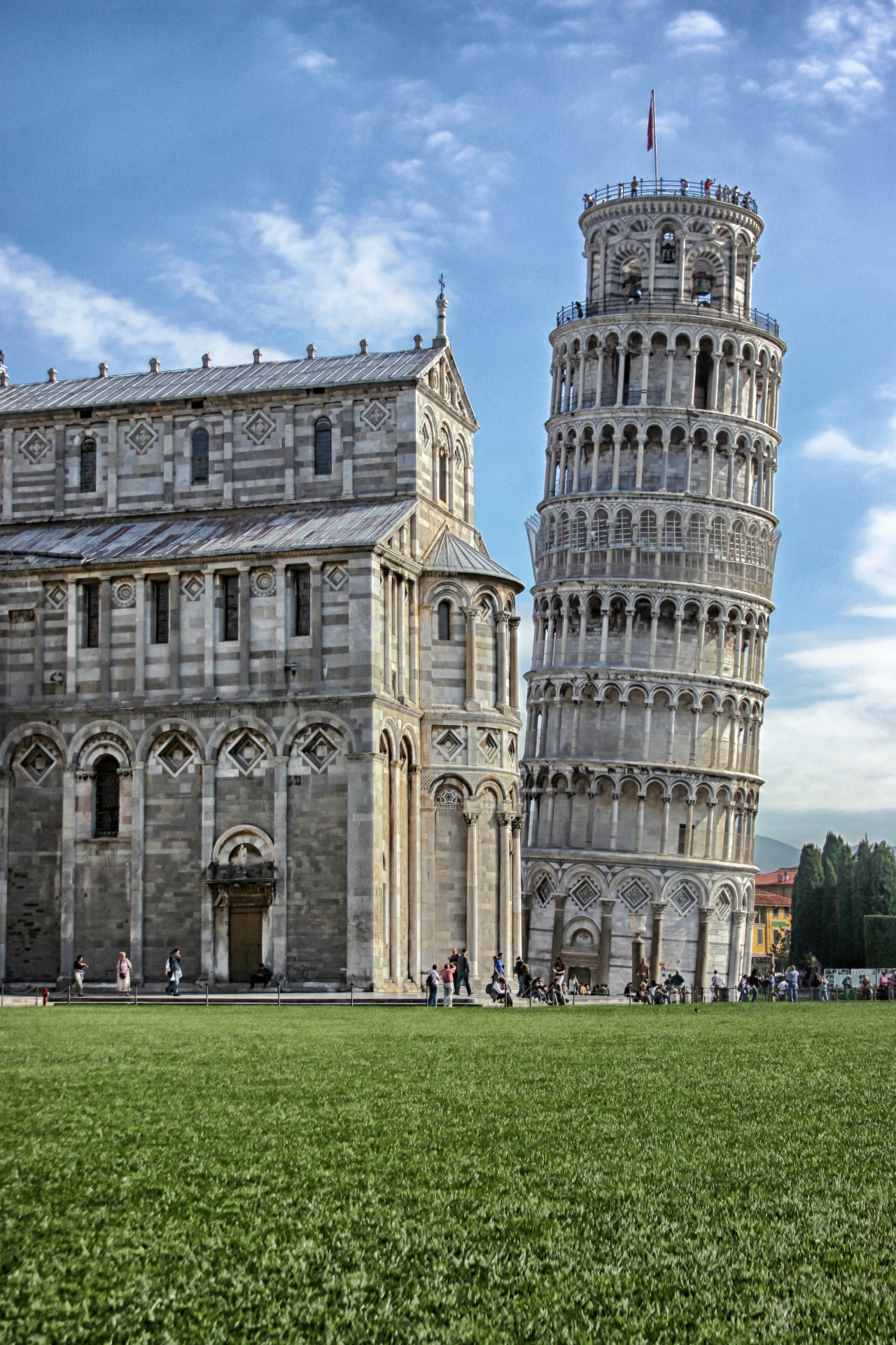 leaning tower of pizza tourist attractions in pisa italy