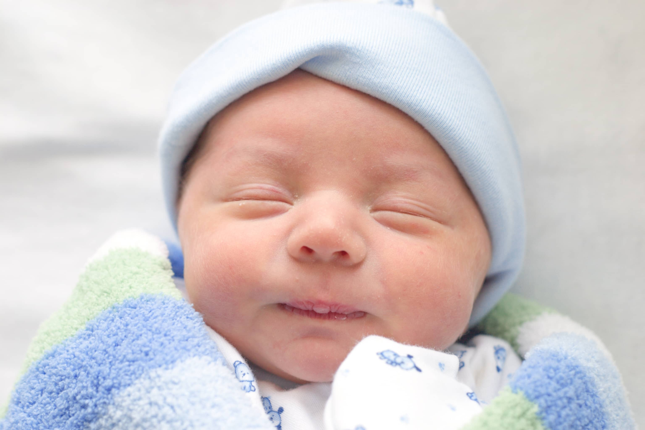 Surrogate's newborn baby - Joy of Life Surrogacy
