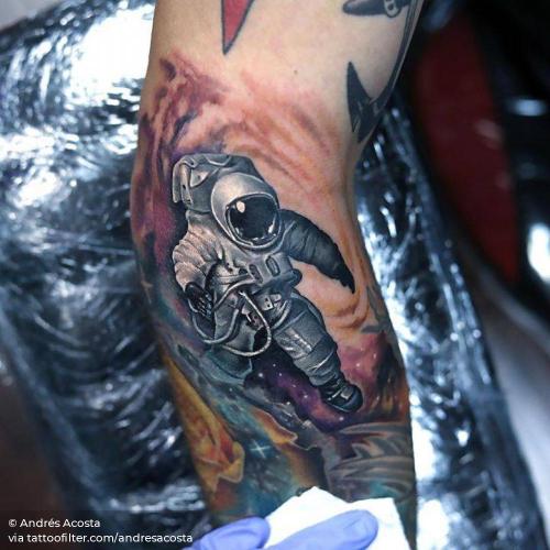 By Andrés Acosta, done in Austin. http://ttoo.co/p/35223 andresacosta;astronaut;big;facebook;forearm;profession;realistic;twitter