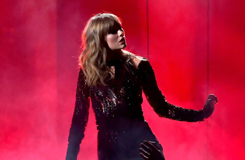 lovestory:Taylor Swift performing I Did Something Bad at the...