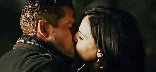 Výsledek obrázku pro outlaw queen ouat gif