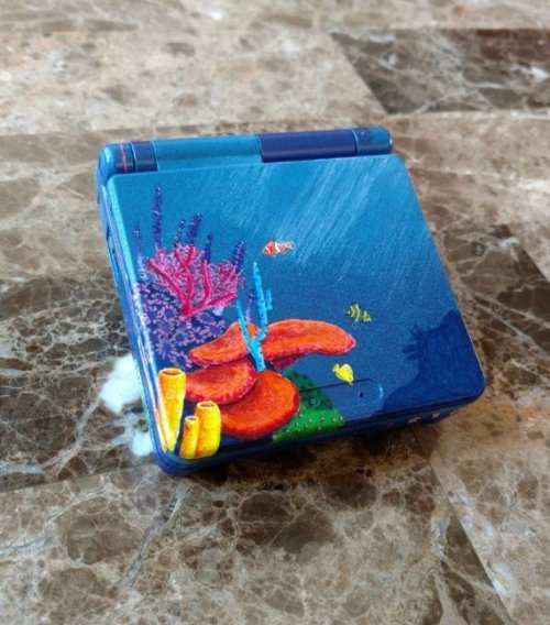 retrogamingblog:Coral Reef Painted Gameboy Advance SP