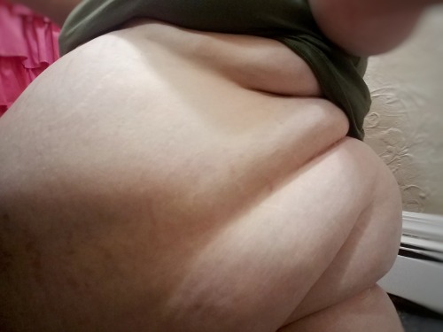 brendakthedonutgirl:hazeleyesfa:A full, bloated belly is a happy belly