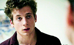 remind me of the babe. // jeremy allen white gif hunt.
