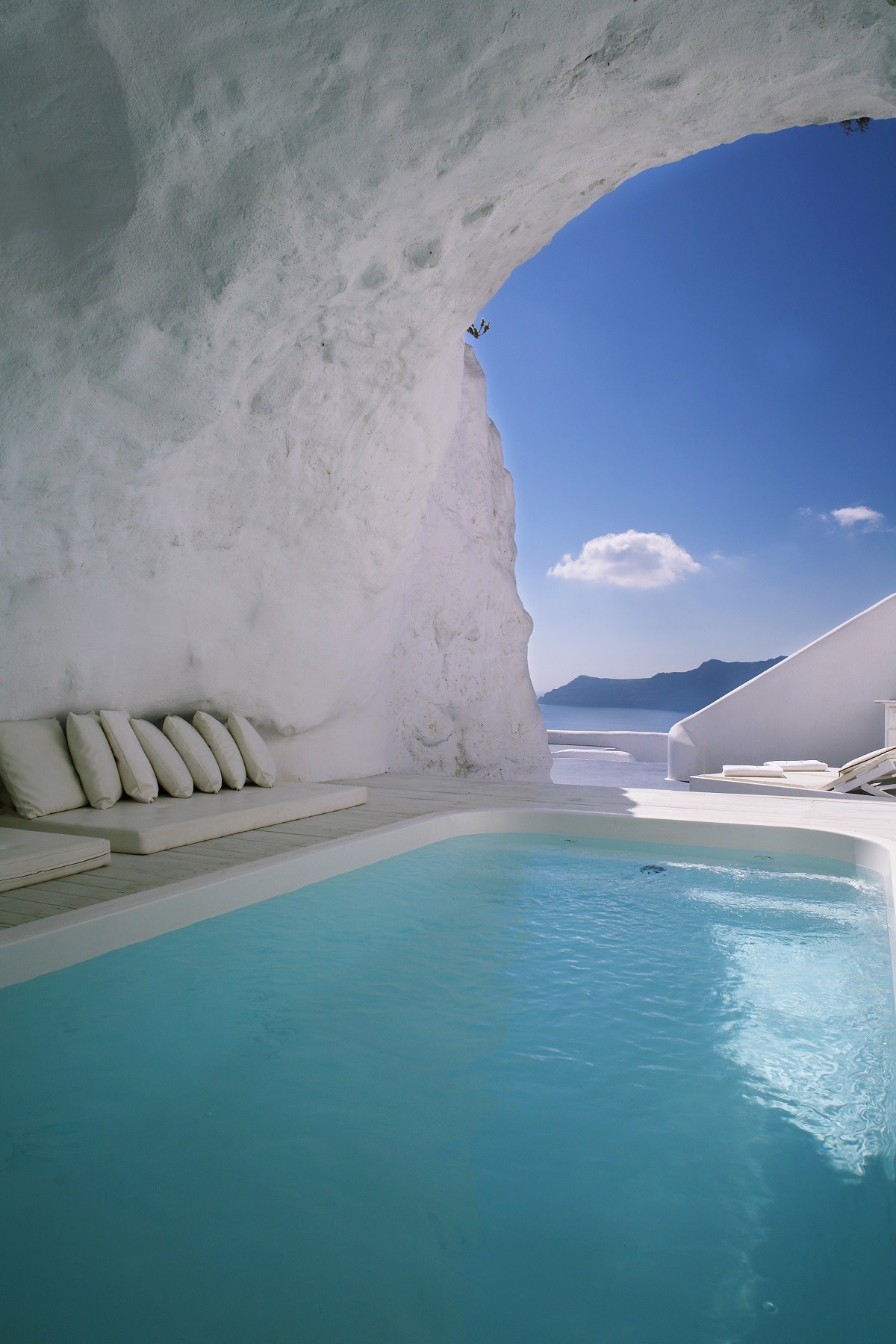 12 Sensational Cave Pools In Santorini