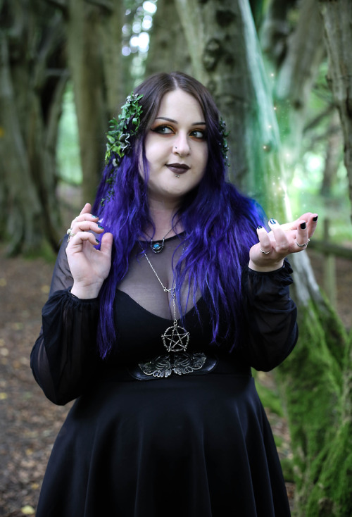 Model: @haus-of-grotesquePhoto: @hart-heartDress: Corvus...