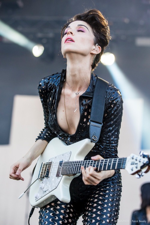 ifuckinglovestvincent:St. Vincent @ Osheaga Festival1 August...