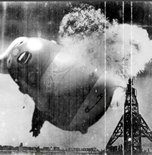 fakehistory:US dropping the atomic bomb ‘Fat Man’ on Japan WW2...