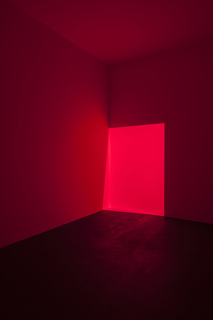 baja-baja:James Turrell,Sloan Red, 1968