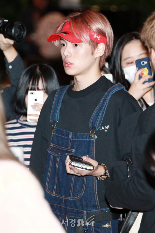 fymonsta-x:(NEWS) 181004 MONSTA X Minhyuk at Gimpo airport