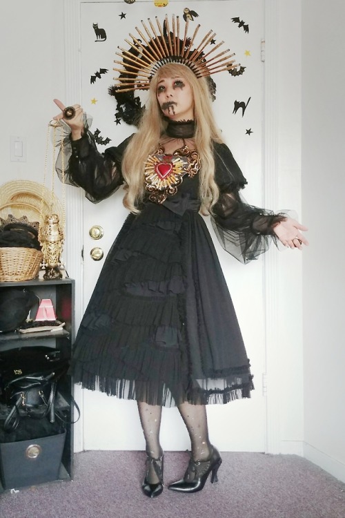 obsixwi:I wore this coord out to my comm’s Met Gala inspired...