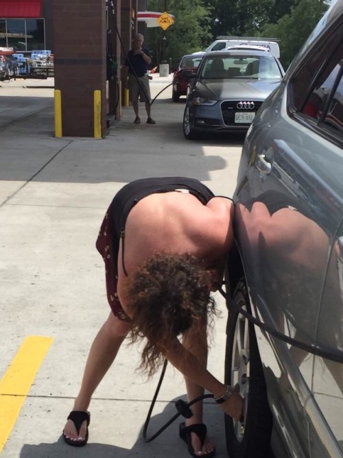 lalamelange:Car maintenance, vacuum + air in tires…. what do...