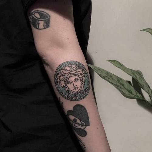 50 Medusa Inspired Tattoo Design Ideas 2021 Updated  Tatuaje circular  Tatuajes Tatuajes elegantes