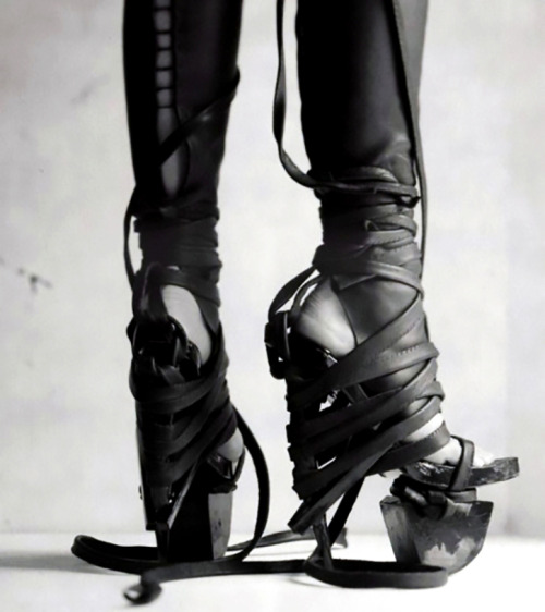 jinxproof:Heels by Aoi Kotsuhiroi.