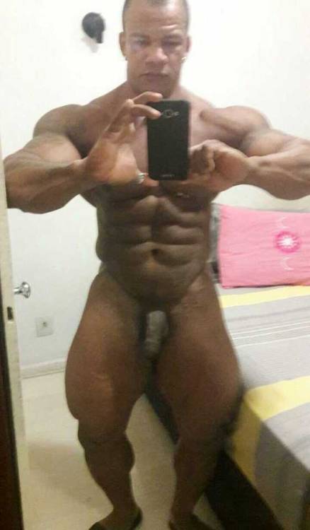 BIG MUSCLE DUDE