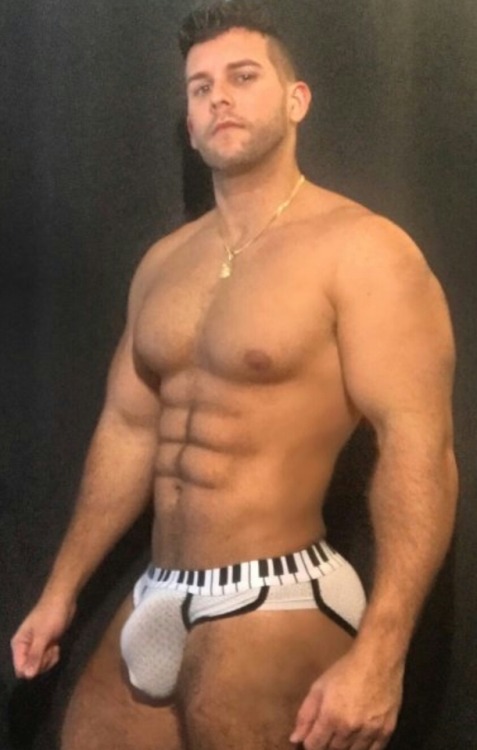 “I’m just a horny muscleboy, looking for...