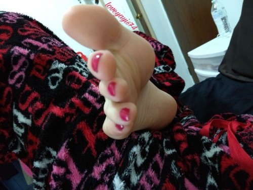 loveyayis74:I know you want to suck them, don’t by shy little...