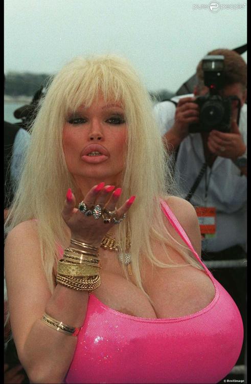 unnaturally-beautiful:R. I. P.  Lolo Ferrari