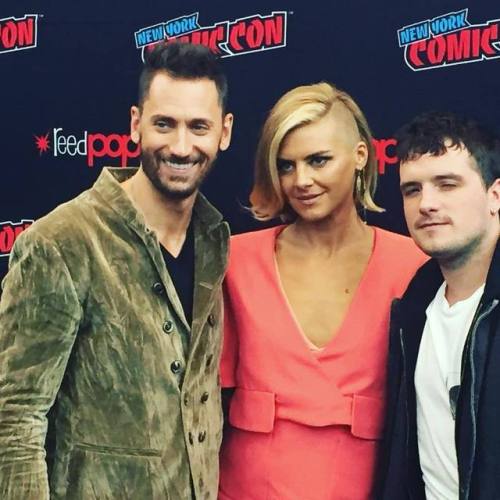 bestofjoshhutcherson:Josh at the new york comic con...