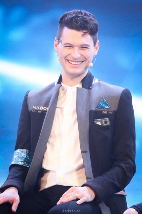 plushdechart:bryan dechart being a cutie at PSXSEA2018