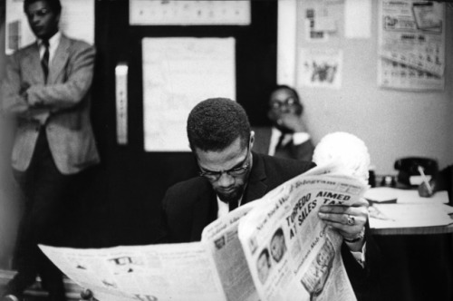 twixnmix:Malcolm X with his wife, Betty Shabazz, and their...