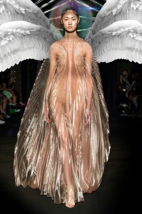 vegadonna:Iris Van Herpen Couture Fall 2018