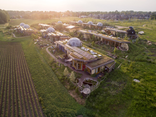 solarpunk-aesthetic:Aardehuizen, NetherlandsAn eco-village...