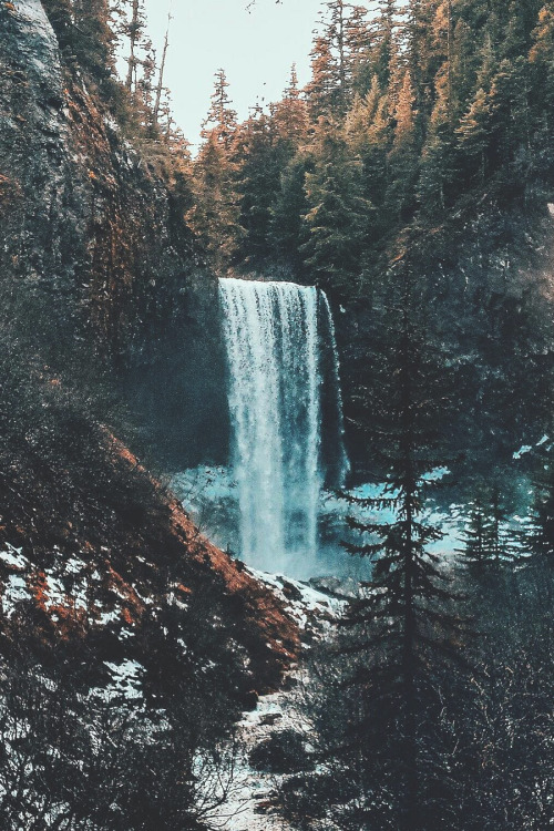 carbonking:lsleofskye:Tamanawas Falls(via TumbleOn)