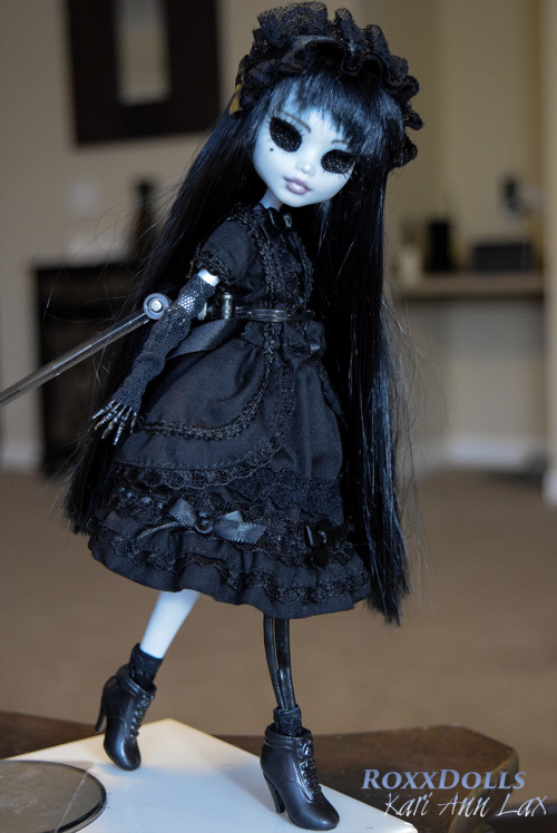 repainted monster high dolls