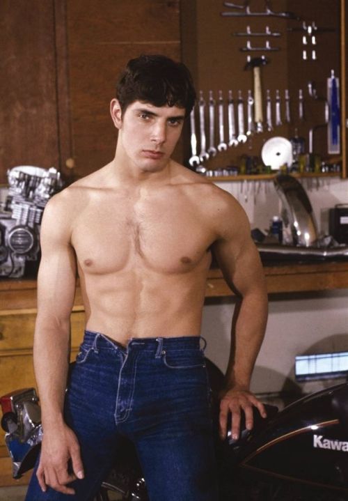 vintagegaypornstars:HUGE 1 (1982)Joe Reeve