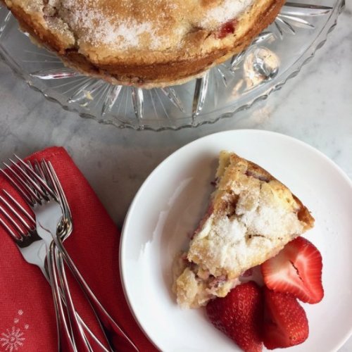 dessertgallery:French Strawberry Cake-Your source of sweet...