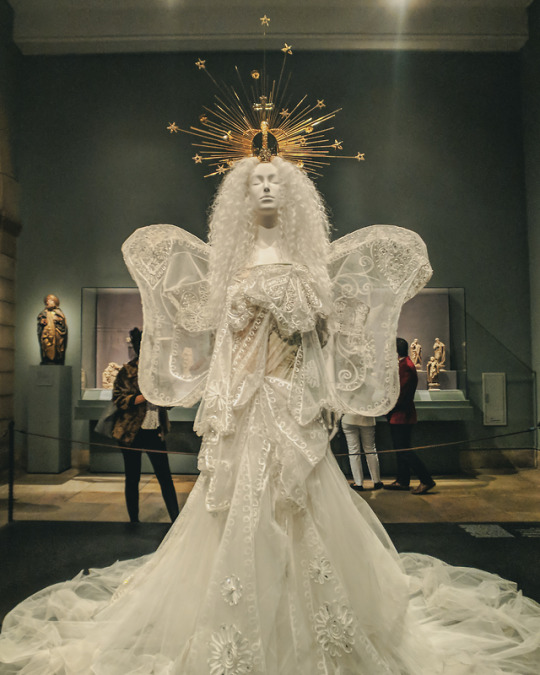 heavenly bodies: fashion and the catholic imagination october 5, 2018 nyc