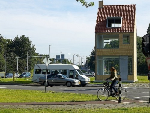 Rotating HouseTilburg, The Netherlandsby John Körmeling (2008)