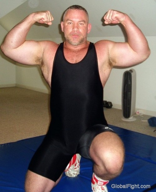 Musclemen Wrestling Hunks from GLOBALFIGHT.com personals