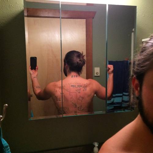 kissyouineyegulps:Hard to get an accurate back progress pic...